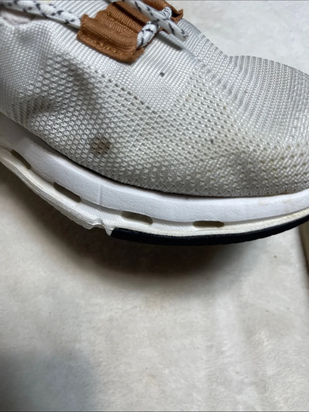 On Running Men's Sneakers in white and Tan Accents Size 9.5